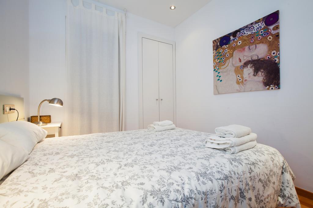Flateli Urquinaona Apartment Barcelona Ngoại thất bức ảnh